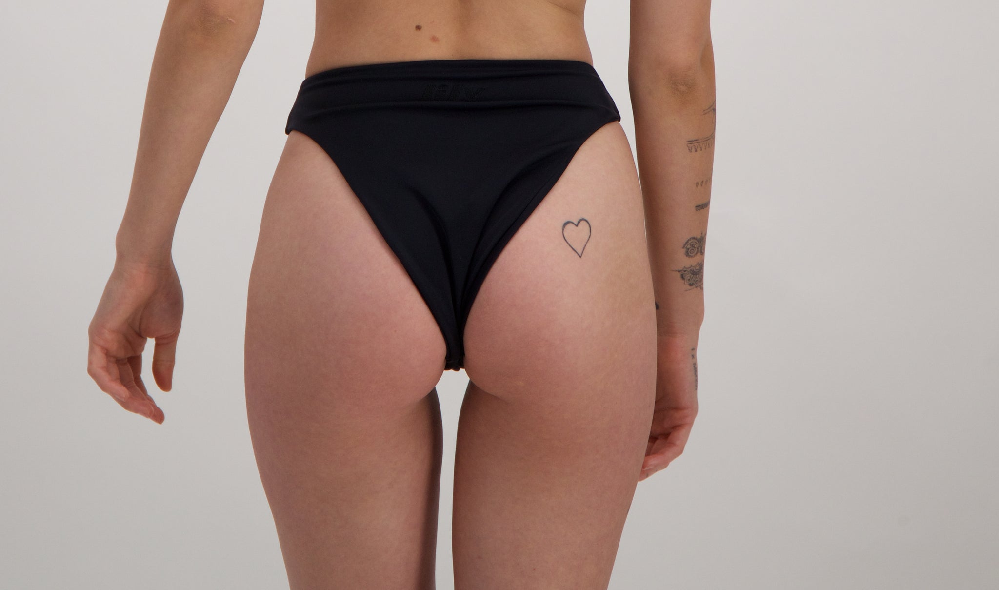 Forget-me-not bikini bottom in Noir